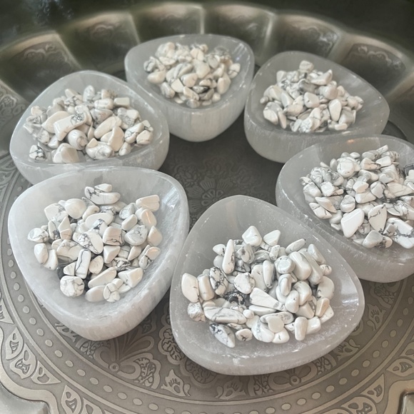 Howlite Chips - Picture 4 of 6